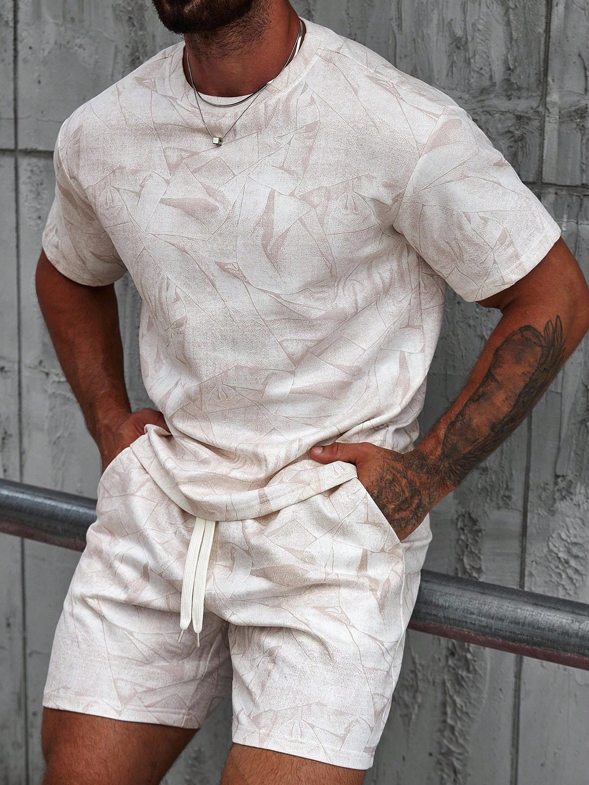 🩳Men's geometric print short-sleeved T-shirt paired with drawstring shorts two-piece set